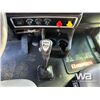 Image 15 : 2018 KENWORTH T800 TRI DRIVE SLEEPER TRUCK TRACTOR