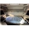 Image 16 : 2018 KENWORTH T800 TRI DRIVE SLEEPER TRUCK TRACTOR