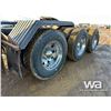 Image 29 : 2018 KENWORTH T800 TRI DRIVE SLEEPER TRUCK TRACTOR