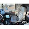 Image 7 : 2018 KENWORTH T800 TRI DRIVE SLEEPER TRUCK TRACTOR