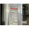 Image 6 : 2011 KENWORTH T800 TRI DRIVE SLEEPER TRUCK TRACTOR