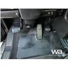 Image 14 : 2014 KENWORTH T800 TRI DRIVE SLEEPER TRUCK TRACTOR