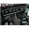 Image 15 : 2014 KENWORTH T800 TRI DRIVE SLEEPER TRUCK TRACTOR