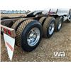 Image 32 : 2014 KENWORTH T800 TRI DRIVE SLEEPER TRUCK TRACTOR