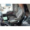 Image 7 : 2006 KENWORTH T800B TRIDRIVE SLEEPER TRUCK TRACTOR
