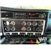Image 11 : 2016 KENWORTH W900 T/A SLEEPER TRUCK TRACTOR