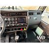Image 10 : 2018 KENWORTH T800 TRI DRIVE SLEEPER CAB & CHASSIS