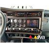 Image 11 : 2018 KENWORTH T800 TRI DRIVE SLEEPER CAB & CHASSIS