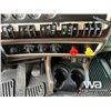 Image 16 : 2018 KENWORTH T800 TRI DRIVE SLEEPER CAB & CHASSIS