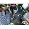 Image 17 : 2018 KENWORTH T800 TRI DRIVE SLEEPER TANK TRUCK