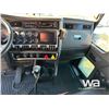 Image 9 : 2018 KENWORTH T800 TRI DRIVE SLEEPER TANK TRUCK