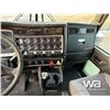 Image 10 : 2013 KENWORTH T800 TRI DRIVE SLEEPER TANK TRUCK