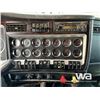 Image 11 : 2013 KENWORTH T800 TRI DRIVE SLEEPER TANK TRUCK
