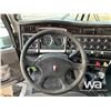 Image 12 : 2013 KENWORTH T800 TRI DRIVE SLEEPER TANK TRUCK