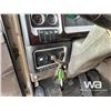 Image 14 : 2013 KENWORTH T800 TRI DRIVE SLEEPER TANK TRUCK