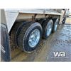 Image 30 : 2011 KENWORTH T800 TRI DRIVE SLEEPER TANK TRUCK