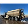 Image 4 : 2011 KENWORTH T800 TRI DRIVE SLEEPER TANK TRUCK