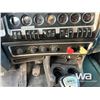 Image 15 : 2012 KENWORTH T800 TRI DRIVE SLEEPER TANK TRUCK