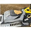 Image 6 : 2004 SKIDOO 800 SUMMIT SNOWMOBILE