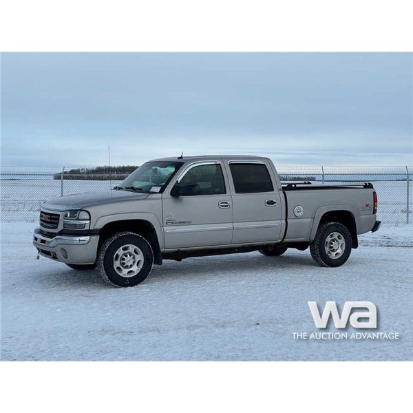 2005 GMC SIERRA 2500HD CREW CAB PICKUP