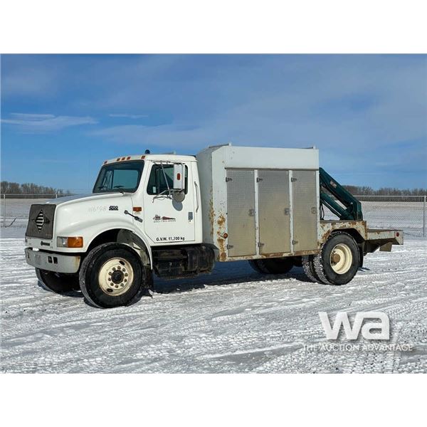 1998 INTERNATIONAL 4700 DT466E S/A SERVICE TRUCK