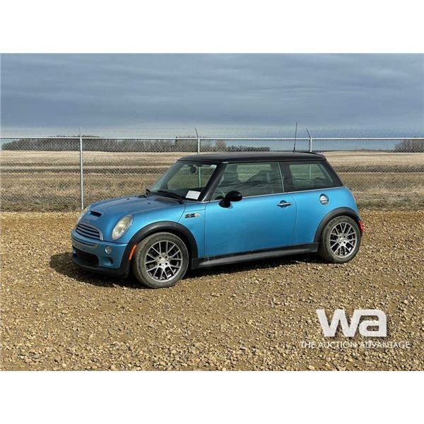 2003 MINI COOPER S 2-DOOR CAR