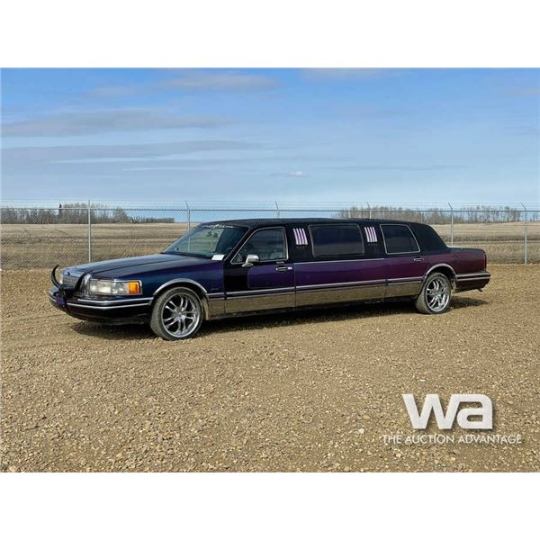 1993 LINCOLN 8 PASSENGER LIMOUSINE