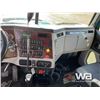 Image 7 : 2018 WESTERN STAR 4900SA TRI DRIVE SLEEPER TRUCK
