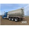 Image 4 : 2013 PETERBILT 367 TRI DRIVE SLEEPER TANK TRUCK