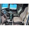 Image 6 : 2013 PETERBILT 367 TRI DRIVE SLEEPER TANK TRUCK