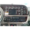 Image 9 : 2013 PETERBILT 367 TRI DRIVE SLEEPER TANK TRUCK