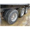 Image 16 : 2005 KENWORTH T800 TRI DRIVE DUMP TRUCK