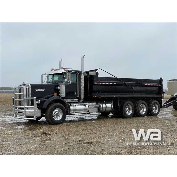 2005 KENWORTH T800 TRI DRIVE DUMP TRUCK