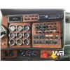 Image 9 : 2005 KENWORTH T800 TRI DRIVE DUMP TRUCK