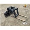 Image 2 : SKID STEER HYD. 60 IN. MAT GRAPPLE PALLET FORKS