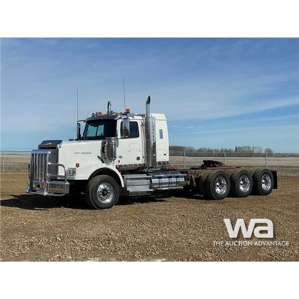 2015 WESTERN STAR 4900SA TRI-DRIVE SLEEPER TRUCK