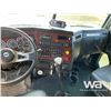 Image 8 : 2015 WESTERN STAR 4900SA TRI-DRIVE SLEEPER TRUCK