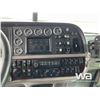 Image 9 : 2013 PETERBILT 389 T/A SLEEPER TRUCK TRACTOR