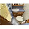 Image 16 : 1995 FLEETWOOD SOUTHWIND 30 FT. MOTORHOME