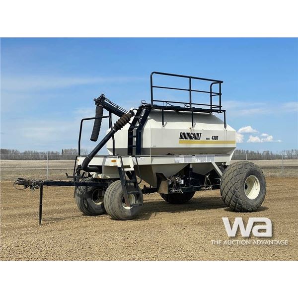 BOURGAULT 4300 300 BUSHEL TOW-BEHIND AIR TANK