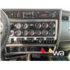 Image 9 : 2013 KENWORTH C500 TRI DRIVE SLEEPER TEXAS BED