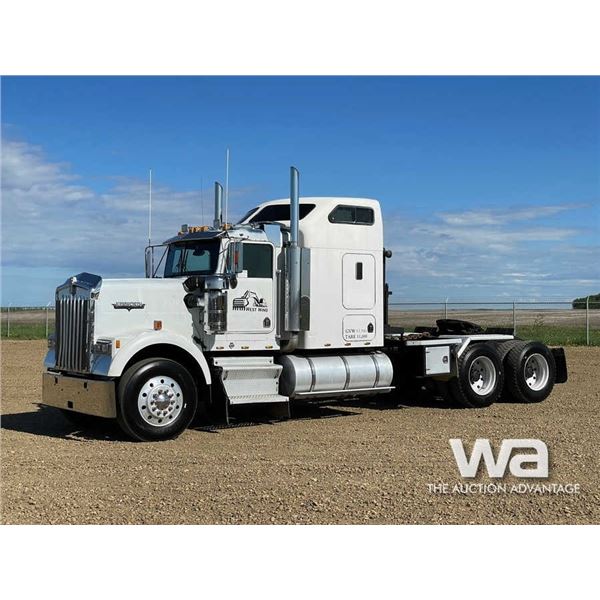 1989 KENWORTH W900B T/A SLEEPER WINCH TRACTOR