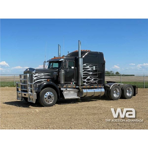 2004 KENWORTH W900B T/A SLEEPER TRUCK TRACTOR