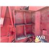 Image 16 : NEW HOLLAND 853 ROUND BALER