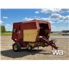 Image 2 : NEW HOLLAND 853 ROUND BALER