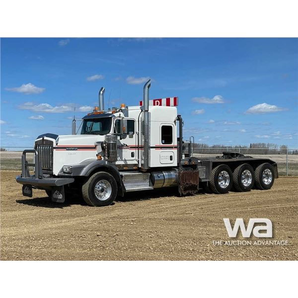2019 KENWORTH T800 TRI DRIVE SLEEPER WINCH TRACTOR