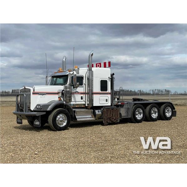 2018 KENWORTH T800 TRI DRIVE SLEEPER WINCH TRACTOR