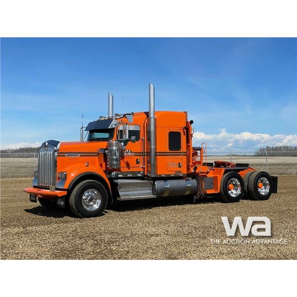 2015 KENWORTH W900 T/A SLEEPER WINCH TRACTOR