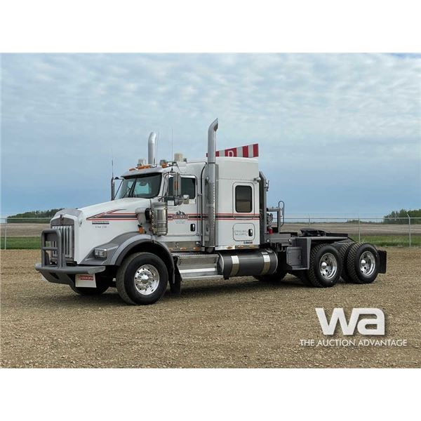 2014 KENWORTH T800 T/A SLEEPER WINCH TRACTOR