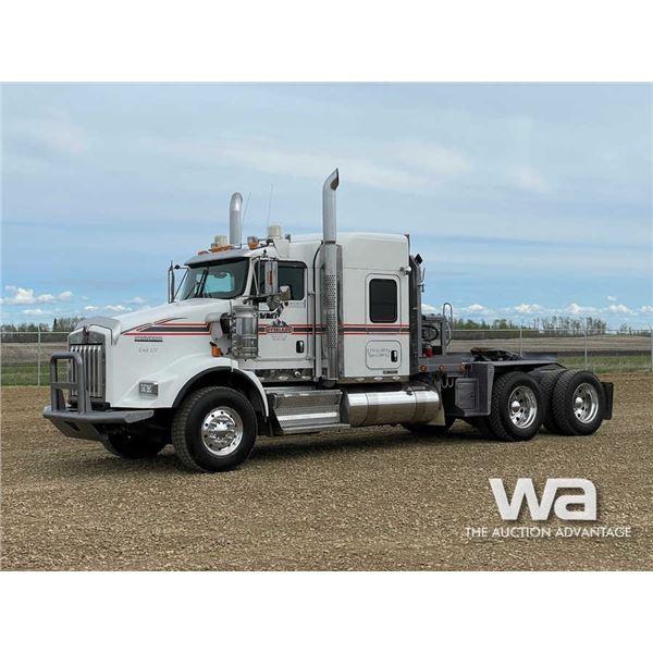 2015 KENWORTH T800 T/A SLEEPER WINCH TRACTOR